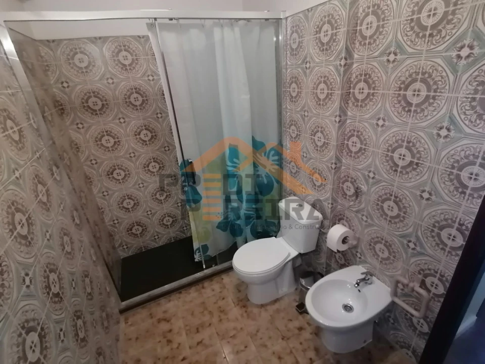 Quarto para Arrendamento em Ramada e Caneças Foto 11
