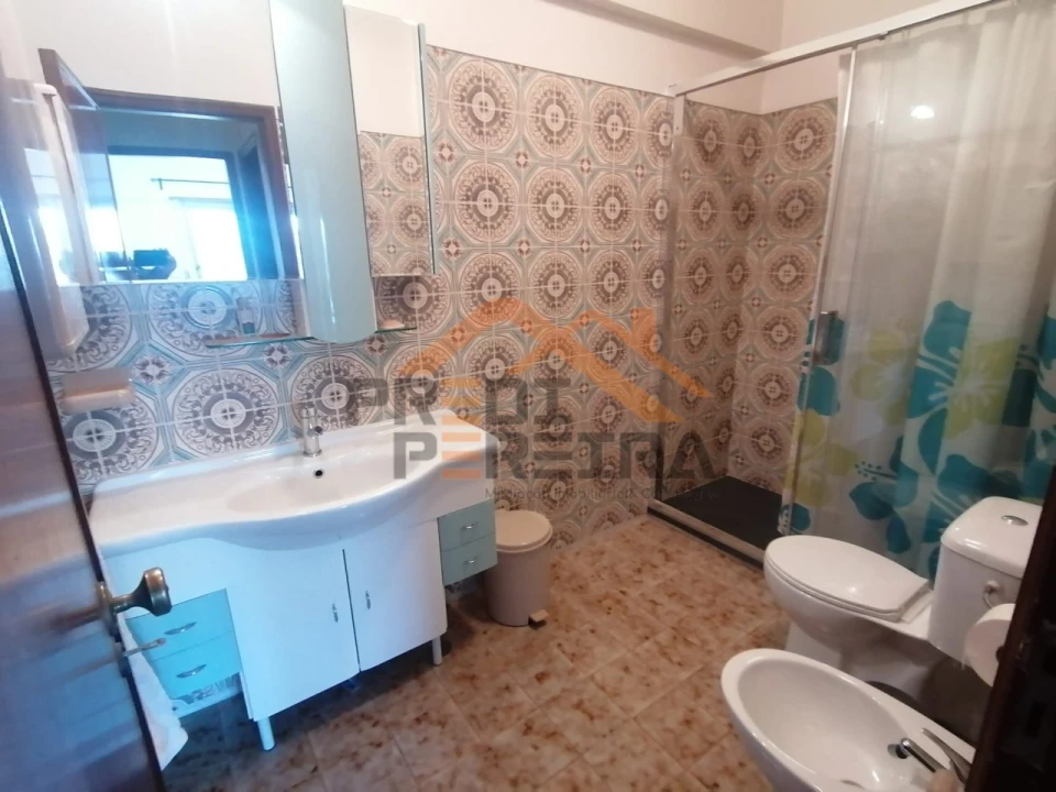 Quarto para Arrendamento em Ramada e Caneças Foto 14