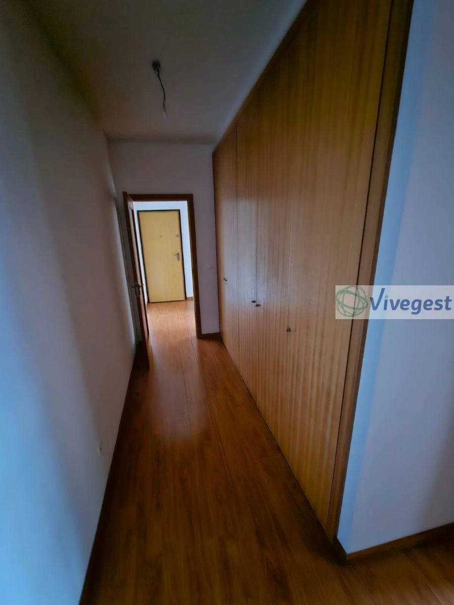 Apartamento T1 para Arrendamento em Castêlo da Maia Foto 3