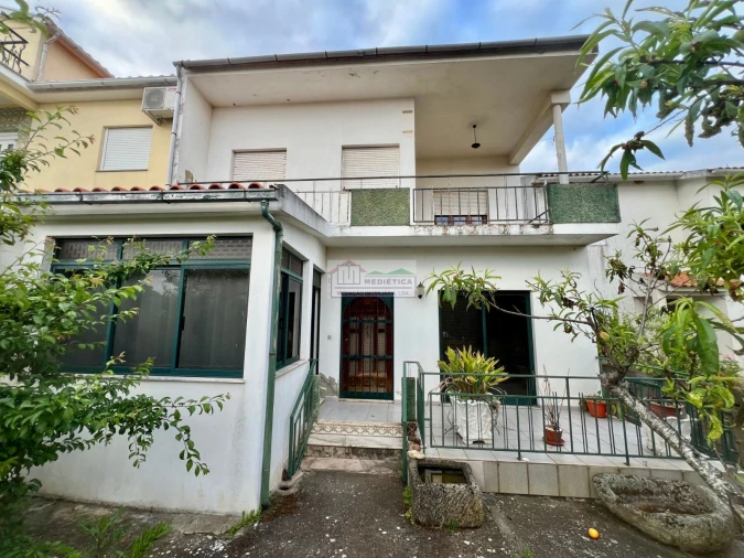 Moradia T5 para Venda em Alfandega da Fe Foto 1