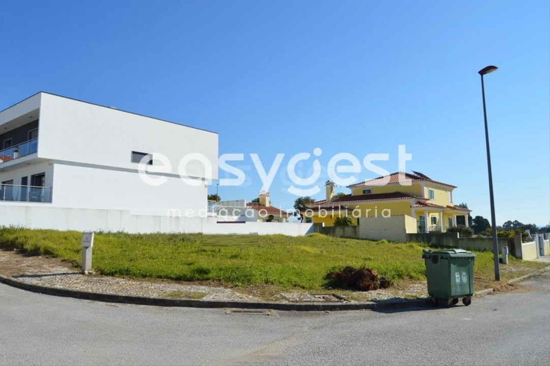 Terreno para Venda em Meia Via Foto 1