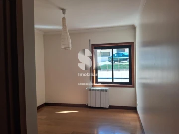 Apartamento T5 para Arrendamento em Santo Antonio dos Olivais