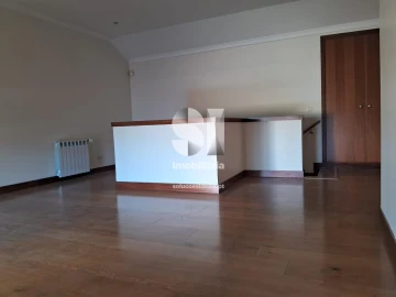 Apartamento T5 para Arrendamento em Santo Antonio dos Olivais