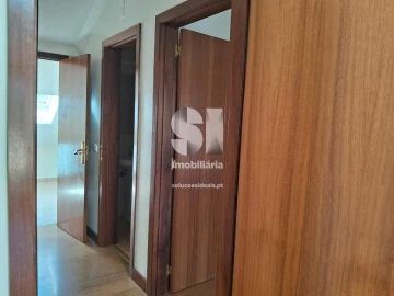Apartamento T5 para Arrendamento em Santo Antonio dos Olivais