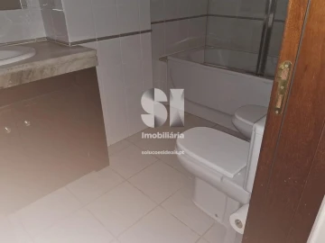 Apartamento T5 para Arrendamento em Santo Antonio dos Olivais