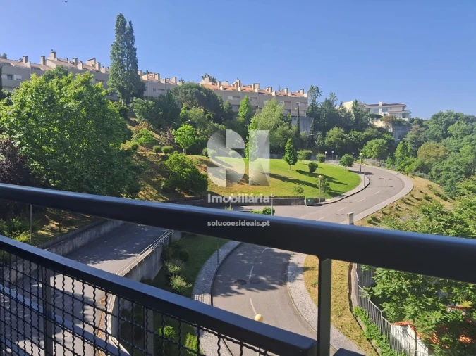 Apartamento T5 para Arrendamento em Santo Antonio dos Olivais Foto 6