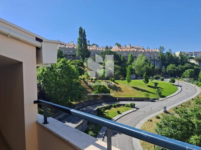 Apartamento T5 para Arrendamento em Santo Antonio dos Olivais Foto 19