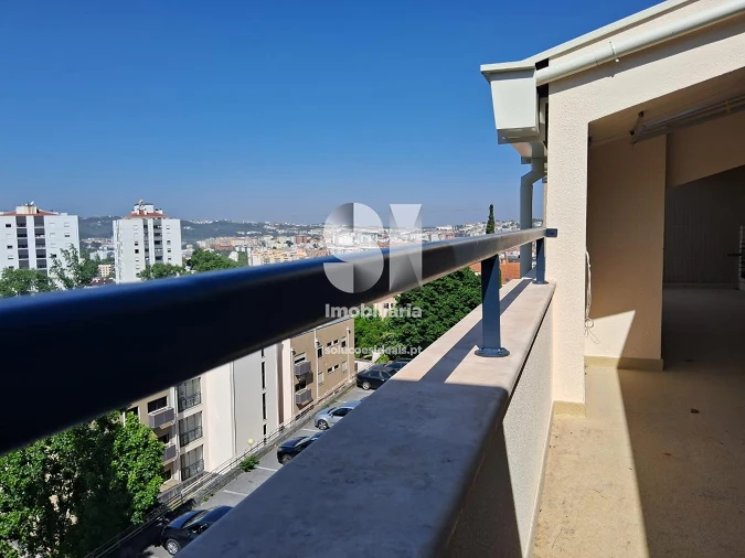 Apartamento T5 para Arrendamento em Santo Antonio dos Olivais Foto 27