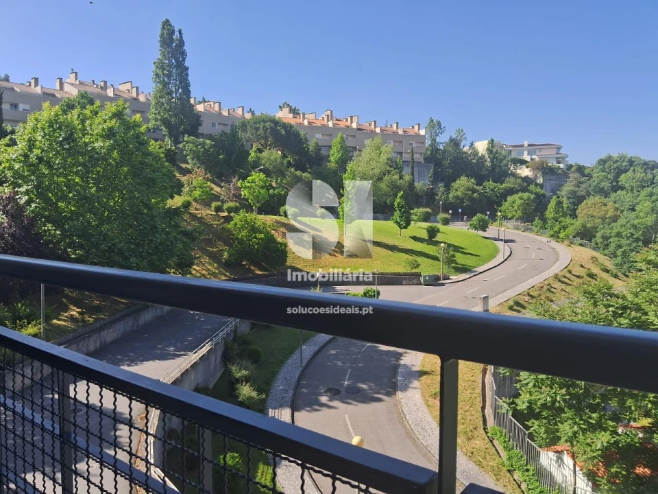 Apartamento T5 para Arrendamento em Santo Antonio dos Olivais Foto 6