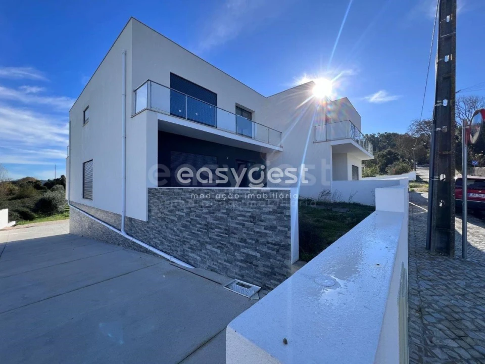 Moradia T3 para Venda em Nossa Senhora das Misericordias Foto 1