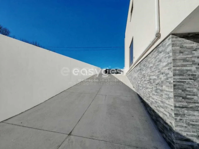 Moradia T3 para Venda em Nossa Senhora das Misericordias Foto 9