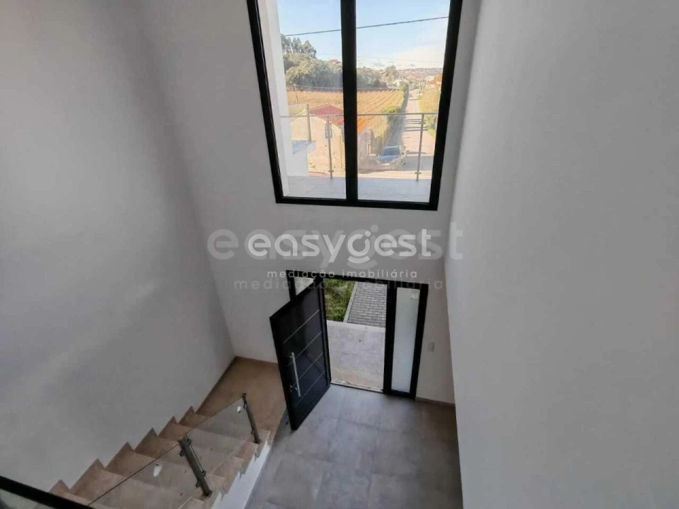 Moradia T3 para Venda em Nossa Senhora das Misericordias Foto 3