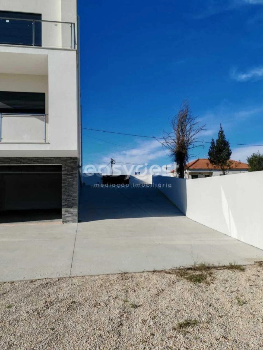 Moradia T3 para Venda em Nossa Senhora das Misericordias Foto 2