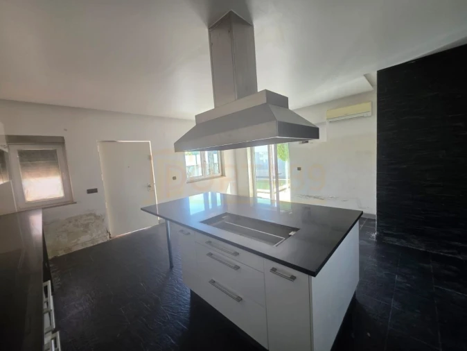 Moradia T4 para Venda em Atouguia da Baleia Foto 4