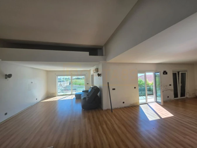 Moradia T4 para Venda em Atouguia da Baleia Foto 12