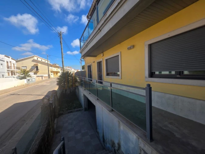 Moradia T4 para Venda em Atouguia da Baleia Foto 3