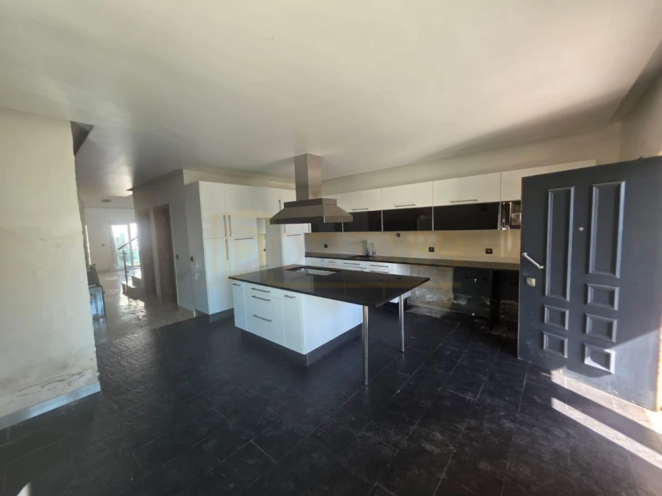 Moradia T4 para Venda em Atouguia da Baleia Foto 5