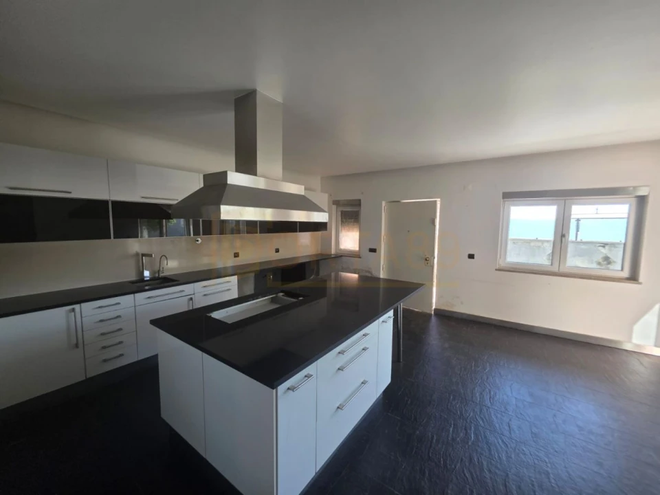 Moradia T4 para Venda em Atouguia da Baleia Foto 7