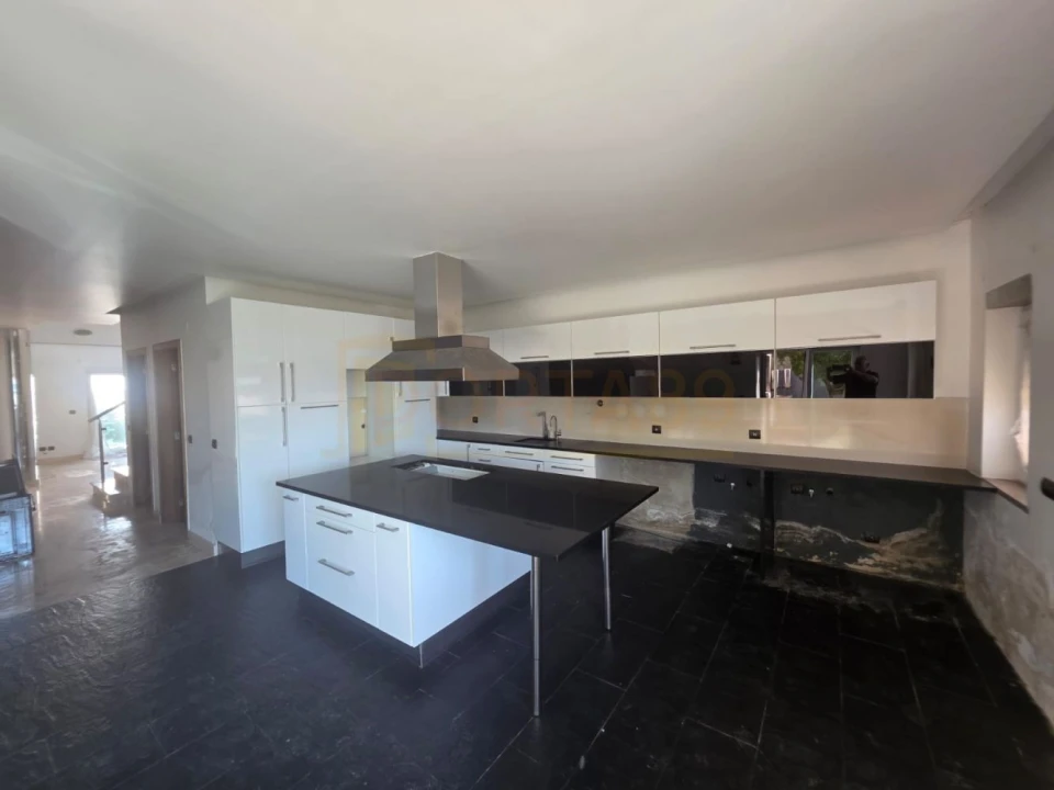 Moradia T4 para Venda em Atouguia da Baleia Foto 6