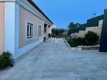Moradia T5 para Venda em São João das Lampas e Terrugem