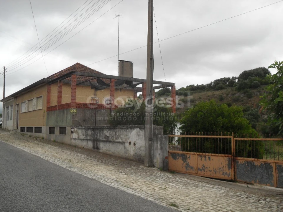 Moradia T3 para Venda em Alcanena e Vila Moreira Foto 2