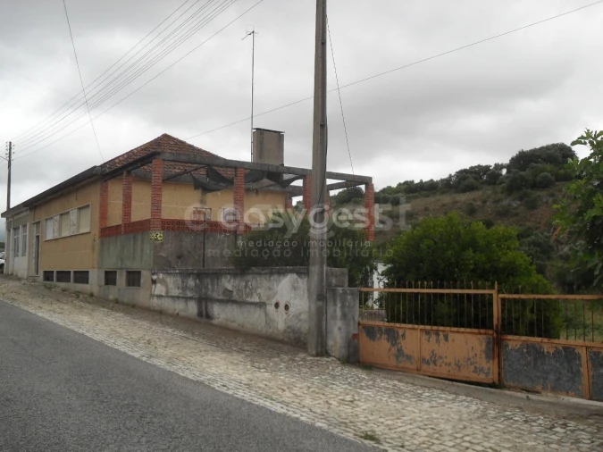 Moradia T3 para Venda em Alcanena e Vila Moreira Foto 2
