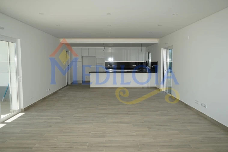 Moradia T4 para Venda em Altura Foto 5