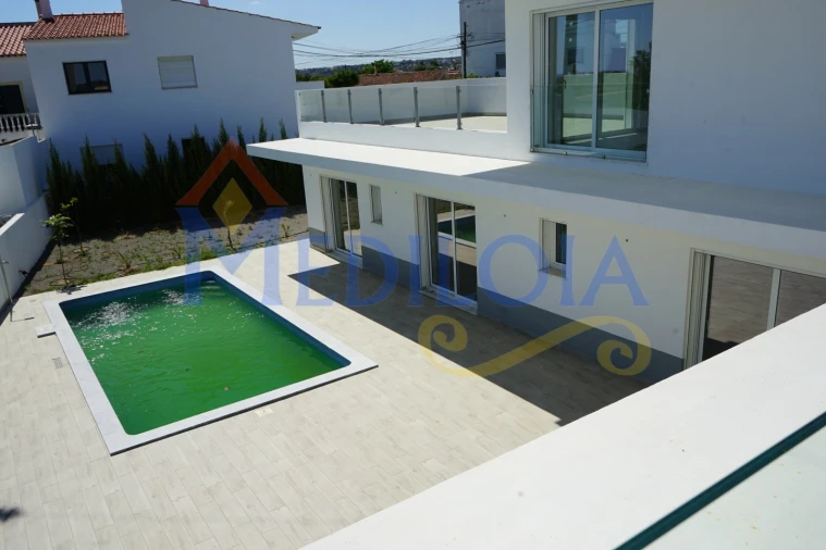 Moradia T4 para Venda em Altura Foto 3