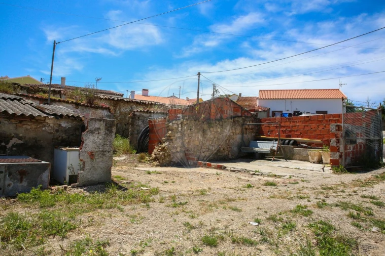 Moradia T2 para Venda em Santo Quintino Foto 8