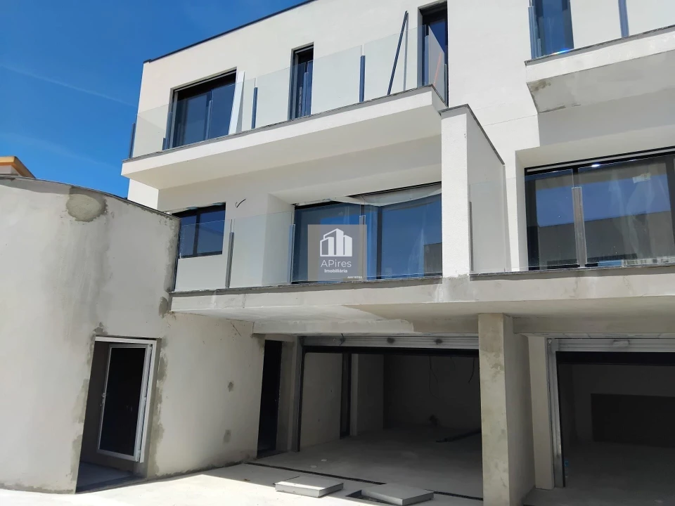 Moradia T3 para Venda em Charneca de Caparica e Sobreda Foto 2