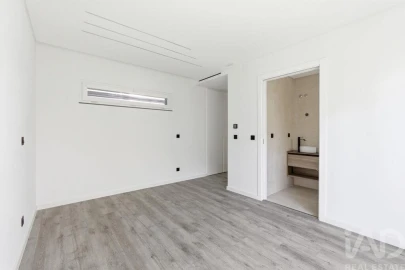 Apartamento T3 para Venda em Santa Iria de Azoia, São João da Talha e Bobadela
