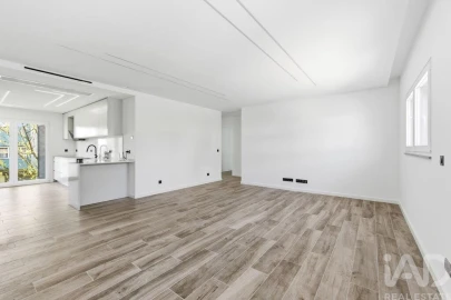 Apartamento T3 para Venda em Santa Iria de Azoia, São João da Talha e Bobadela