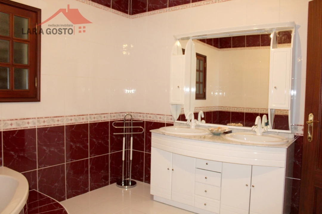 Moradia T4 para Venda em Bouça Foto 9