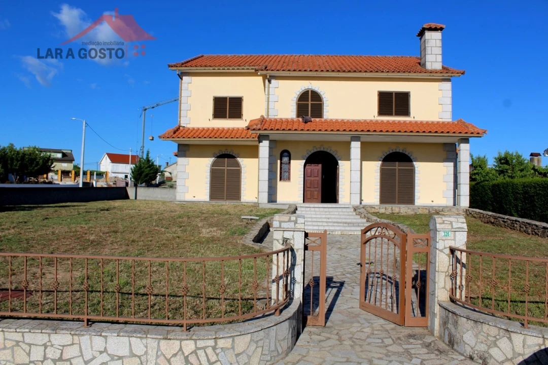 Moradia T4 para Venda em Bouça Foto 16