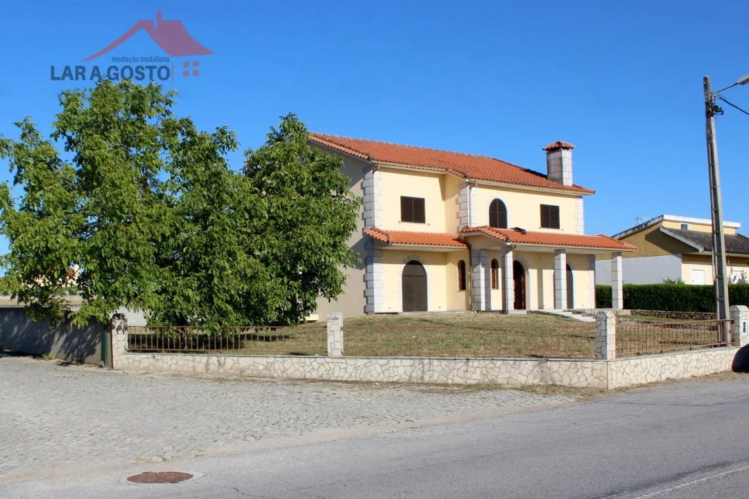 Moradia T4 para Venda em Bouça Foto 1