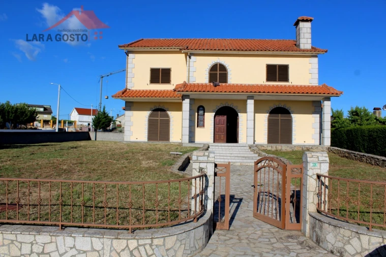 Moradia T4 para Venda em Bouça Foto 16