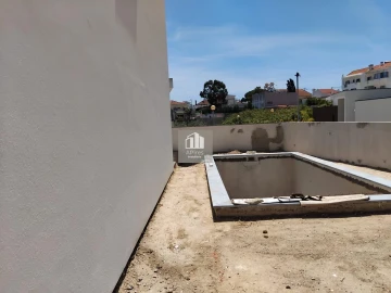 Moradia T3 para Venda em Charneca de Caparica e Sobreda