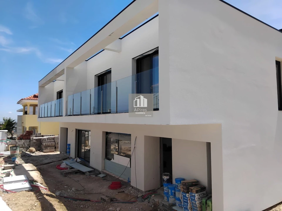 Moradia T3 para Venda em Charneca de Caparica e Sobreda Foto 1