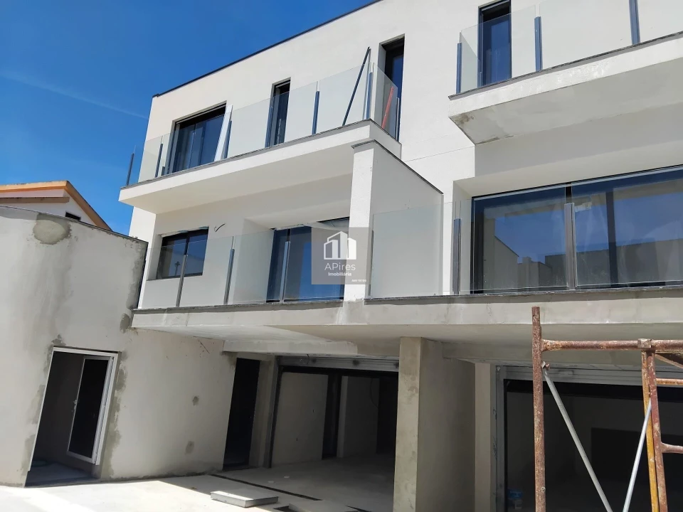 Moradia T3 para Venda em Charneca de Caparica e Sobreda Foto 3