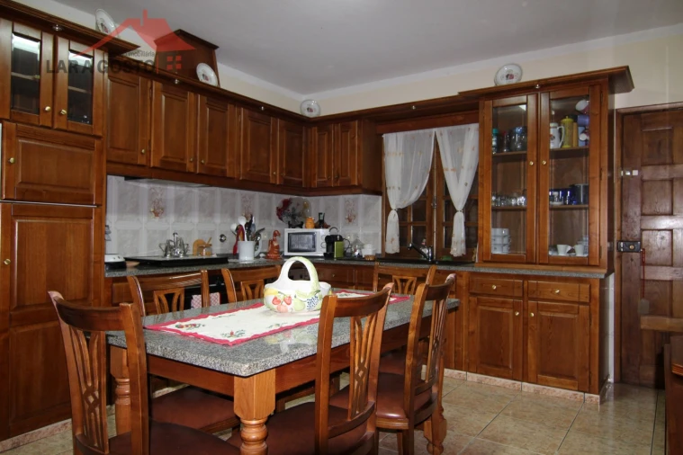 Moradia T3 para Venda em Grijo Foto 4