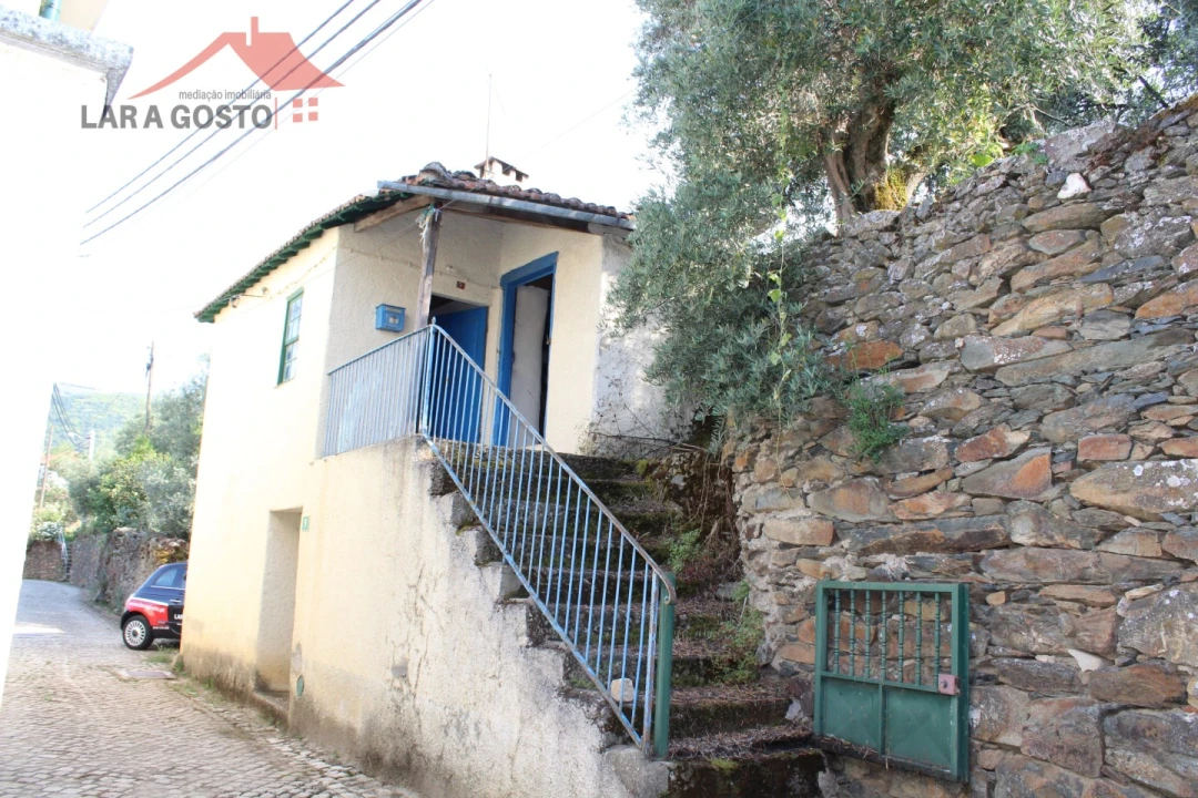 Moradia T2 para Venda em Vale Benfeito Foto 1