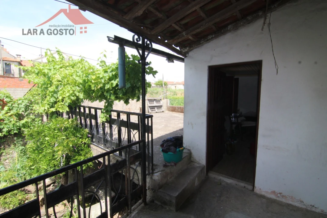 Moradia T4 para Venda em Arcas Foto 6