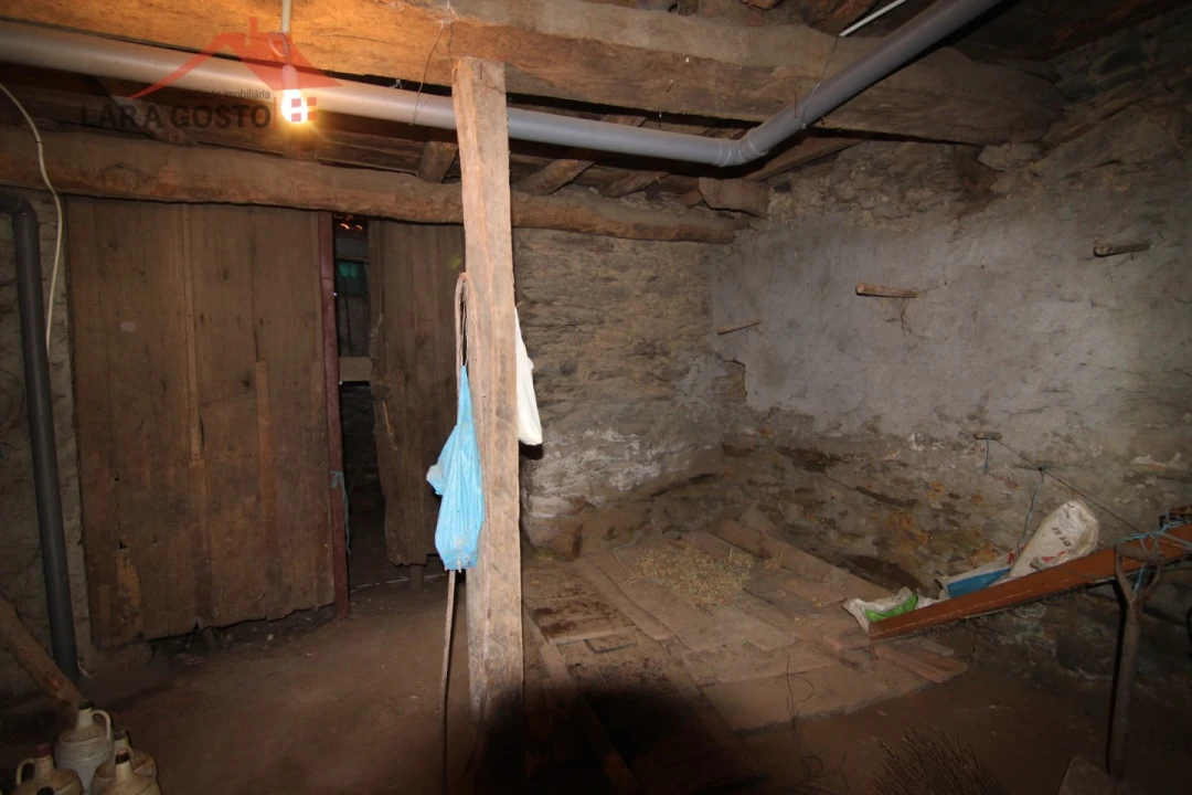 Moradia T4 para Venda em Arcas Foto 12