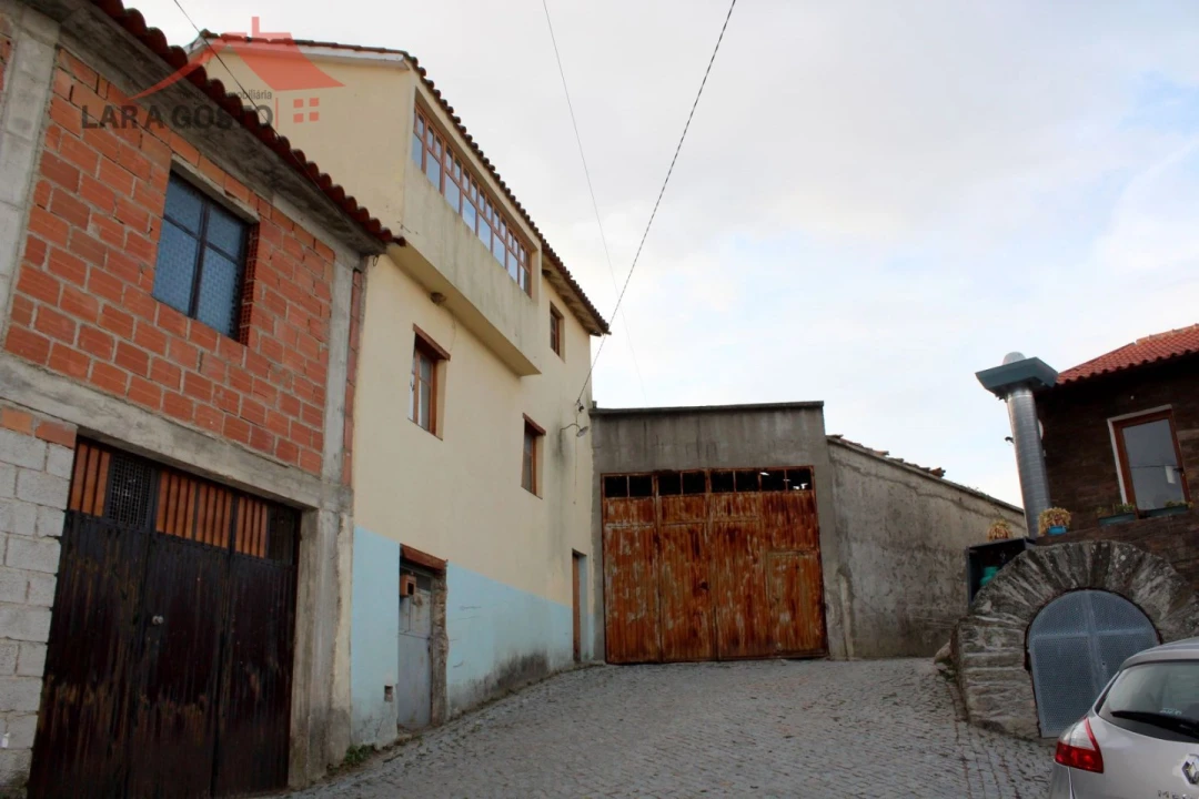 Moradia T2 para Venda em Podence e Santa Combinha Foto 3