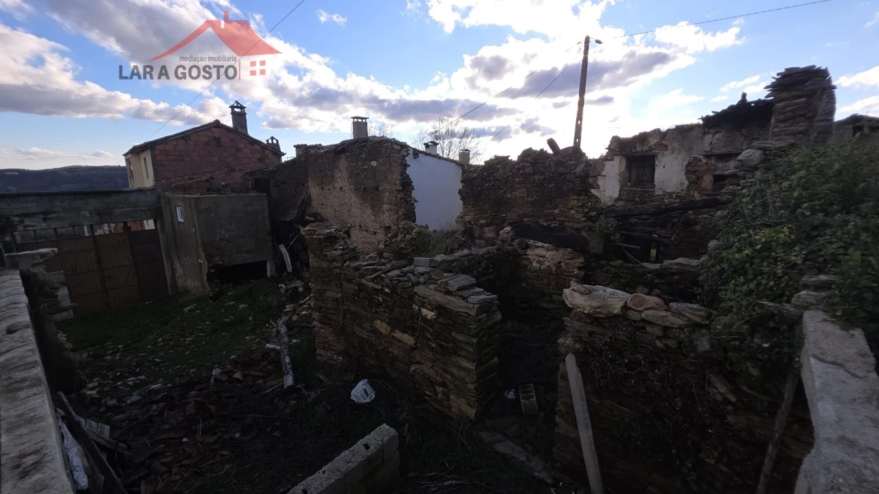 Moradia T2 para Venda em Podence e Santa Combinha Foto 15