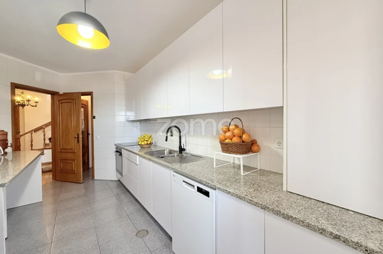 Apartamento T4 para Venda em Vila Nova de Famalicão e Calendário Foto 1