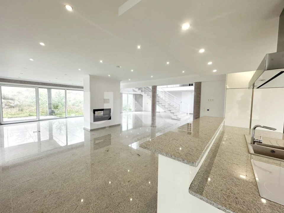 Quinta T5 para Venda em São Cipriano e Vil de Souto Foto 11