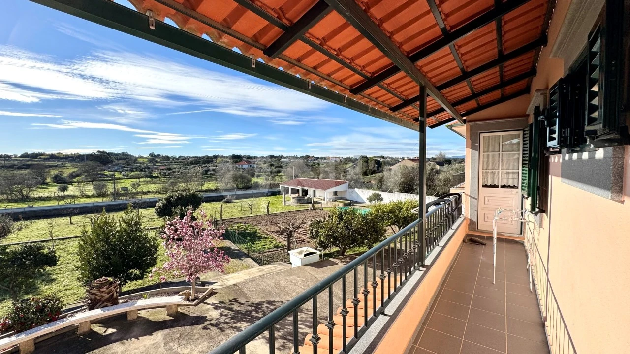 Moradia T5 para Venda em Escalos de Baixo e Mata Foto 1