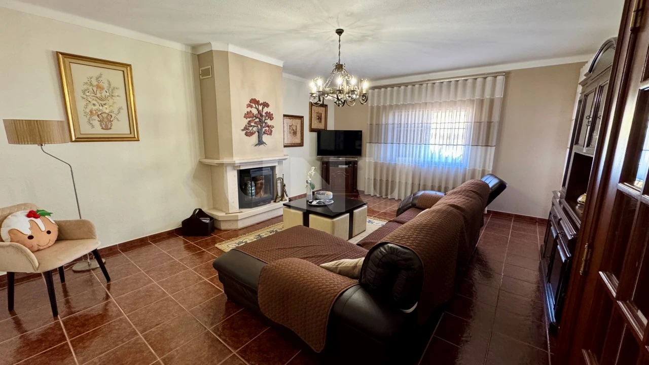 Moradia T5 para Venda em Escalos de Baixo e Mata Foto 4