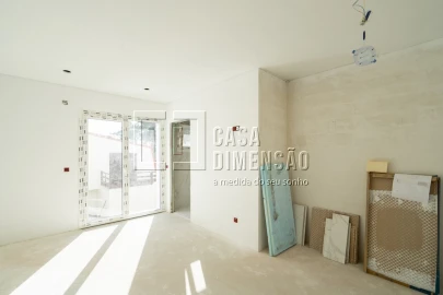 Moradia T4 para Venda em Charneca de Caparica e Sobreda